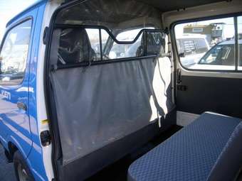 2003 Toyota Hiace Pictures