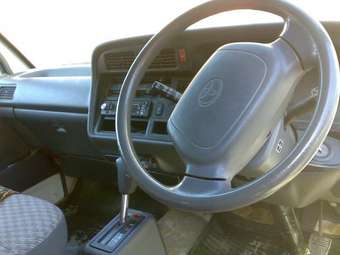 2003 Toyota Hiace Pics