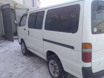2003 Toyota Hiace Pictures