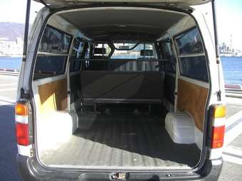 2003 Toyota Hiace Pictures