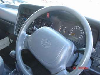 2003 Toyota Hiace Pics