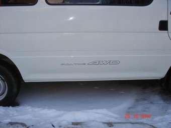 2003 Toyota Hiace Pictures