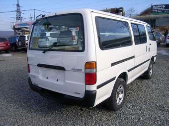 2003 Toyota Hiace Pictures