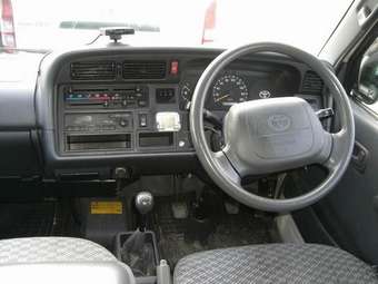 2003 Toyota Hiace Pictures