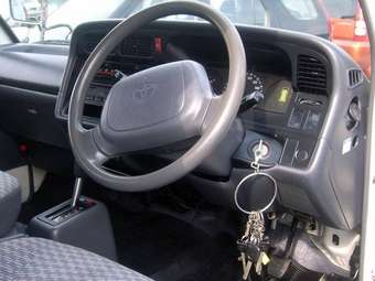 2003 Toyota Hiace Photos