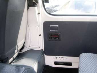 2003 Toyota Hiace Photos