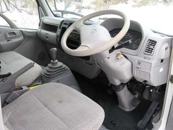 2003 Toyota Hiace Pics