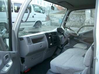 2003 Toyota Hiace Pictures