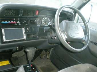 2003 Toyota Hiace Pictures