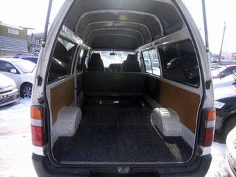 2003 Toyota Hiace Pictures