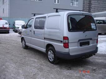 2003 Toyota Hiace Pictures