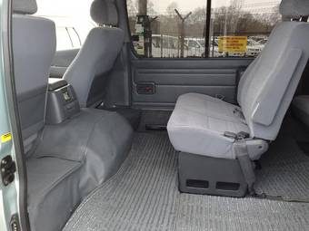 2003 Toyota Hiace Pictures