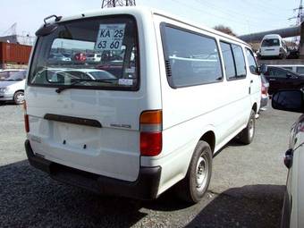 2003 Toyota Hiace Pictures