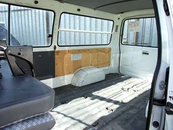 2003 Toyota Hiace Pictures