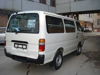 2003 Toyota Hiace Pictures