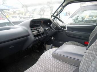 2003 Toyota Hiace Pictures