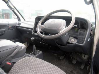 2003 Toyota Hiace Pictures