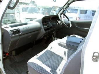 2003 Toyota Hiace Photos