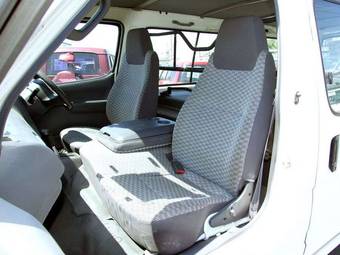 2003 Toyota Hiace Pictures