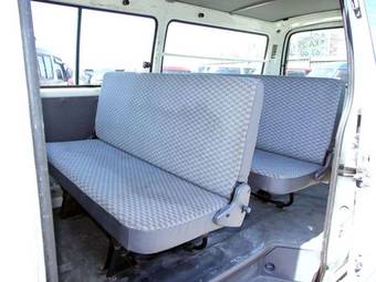 2003 Toyota Hiace Pics