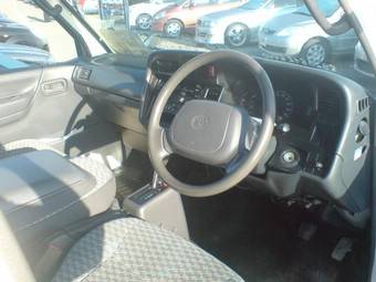 2003 Toyota Hiace Photos