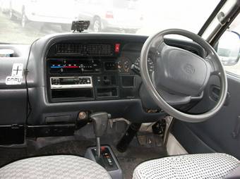 2003 Toyota Hiace Pictures