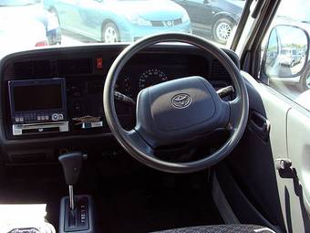 2003 Toyota Hiace Images