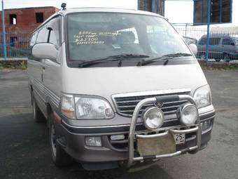 2003 Toyota Hiace Photos