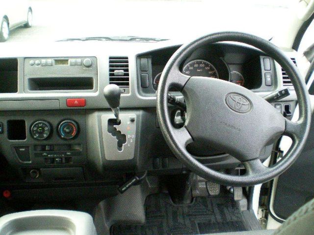 2004 Toyota Hiace