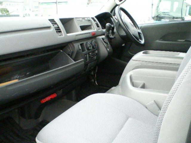 2004 Toyota Hiace