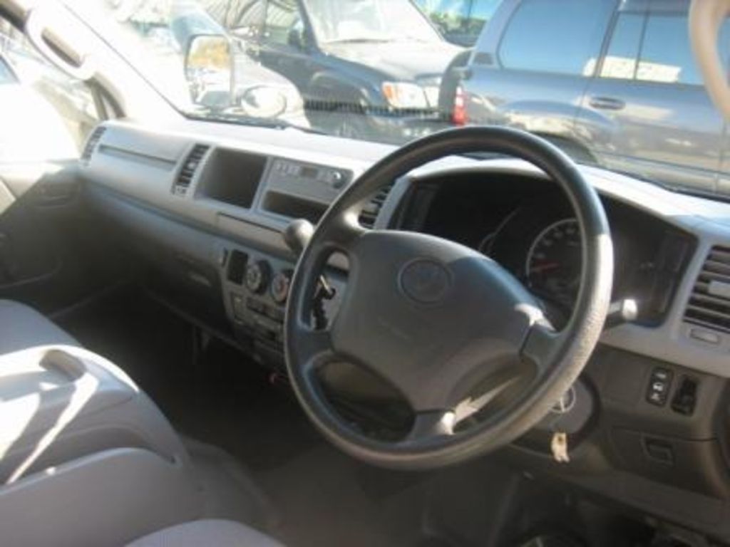2004 Toyota Hiace