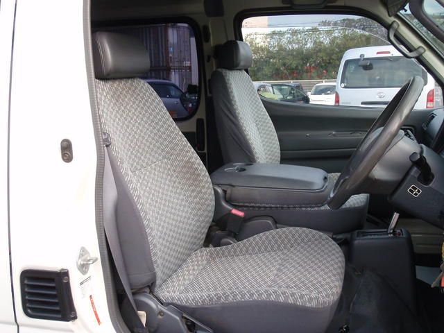 2004 Toyota Hiace