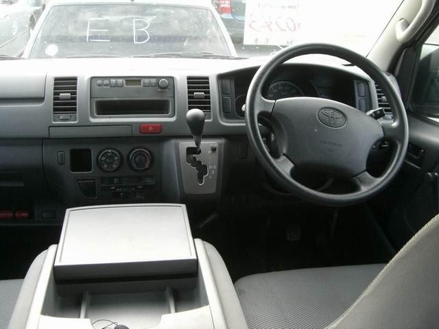 2004 Toyota Hiace