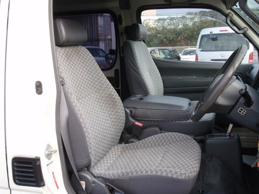 2004 Toyota Hiace