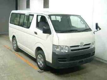 2004 Toyota Hiace Pics