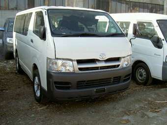 2004 Toyota Hiace Photos