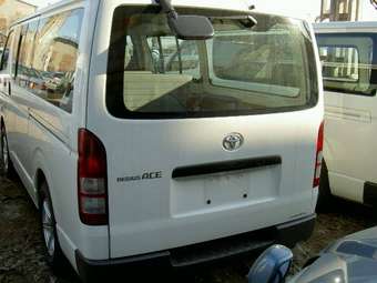 2004 Toyota Hiace Photos