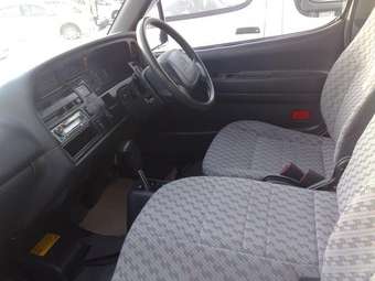 2004 Toyota Hiace Pictures