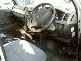 2004 Toyota Hiace Images