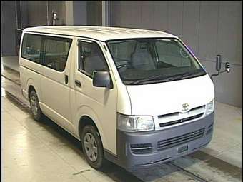 2004 Toyota Hiace Pictures