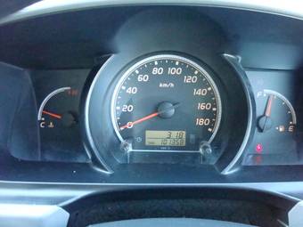 2004 Toyota Hiace Pics