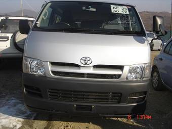 2004 Toyota Hiace Images