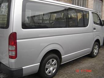 2004 Toyota Hiace Pictures
