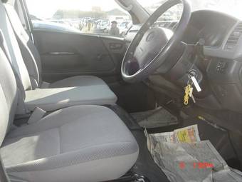 2004 Toyota Hiace Pictures