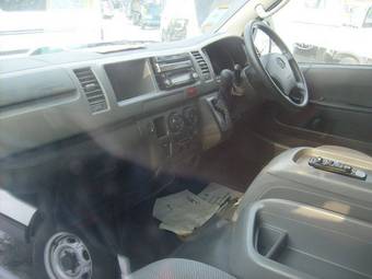 2004 Toyota Hiace Photos