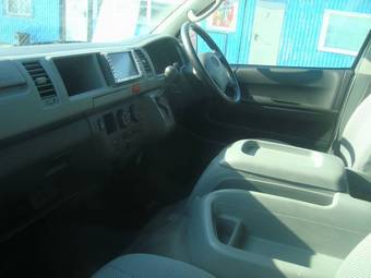 2004 Toyota Hiace Photos