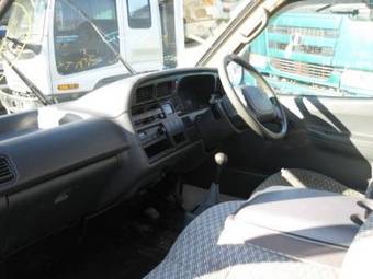 2004 Toyota Hiace Pictures