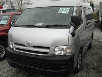 2004 Toyota Hiace Photos