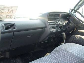 2004 Toyota Hiace Pictures