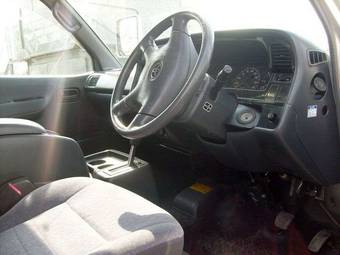 2004 Toyota Hiace Photos
